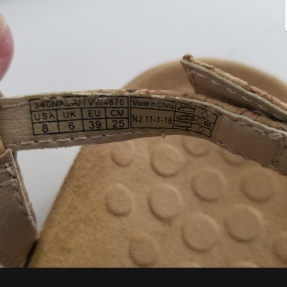 VIONIC Nala T Strap Sandal Gold Cork - Picture 6 of 6